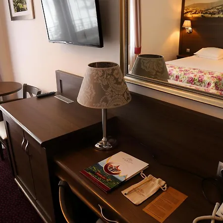 Buczynski Medical & מלון Świeradów-Zdrój